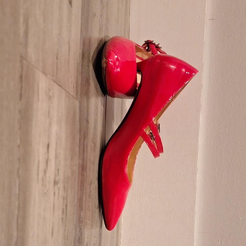 Elegant Red Patent Leather Women's Shoes - Picture 3 of 9